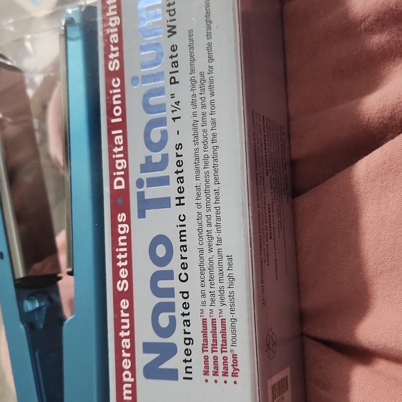 BaByliss Pro  flat iron 1 1/4 in - Picture 3 of 3